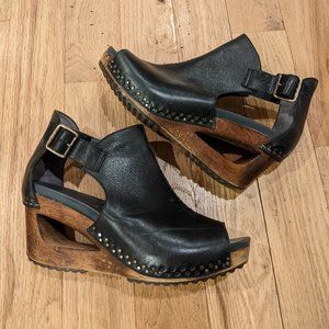 Dansko unique leather wedges